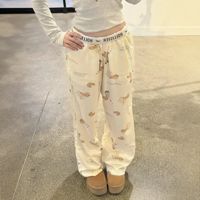 Hollister Printed Cream Casual Pants
